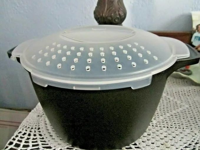 Pampered Chef #2779 Black 8 Cup 2 Quart Large Microwave Steamer Pot Strainer