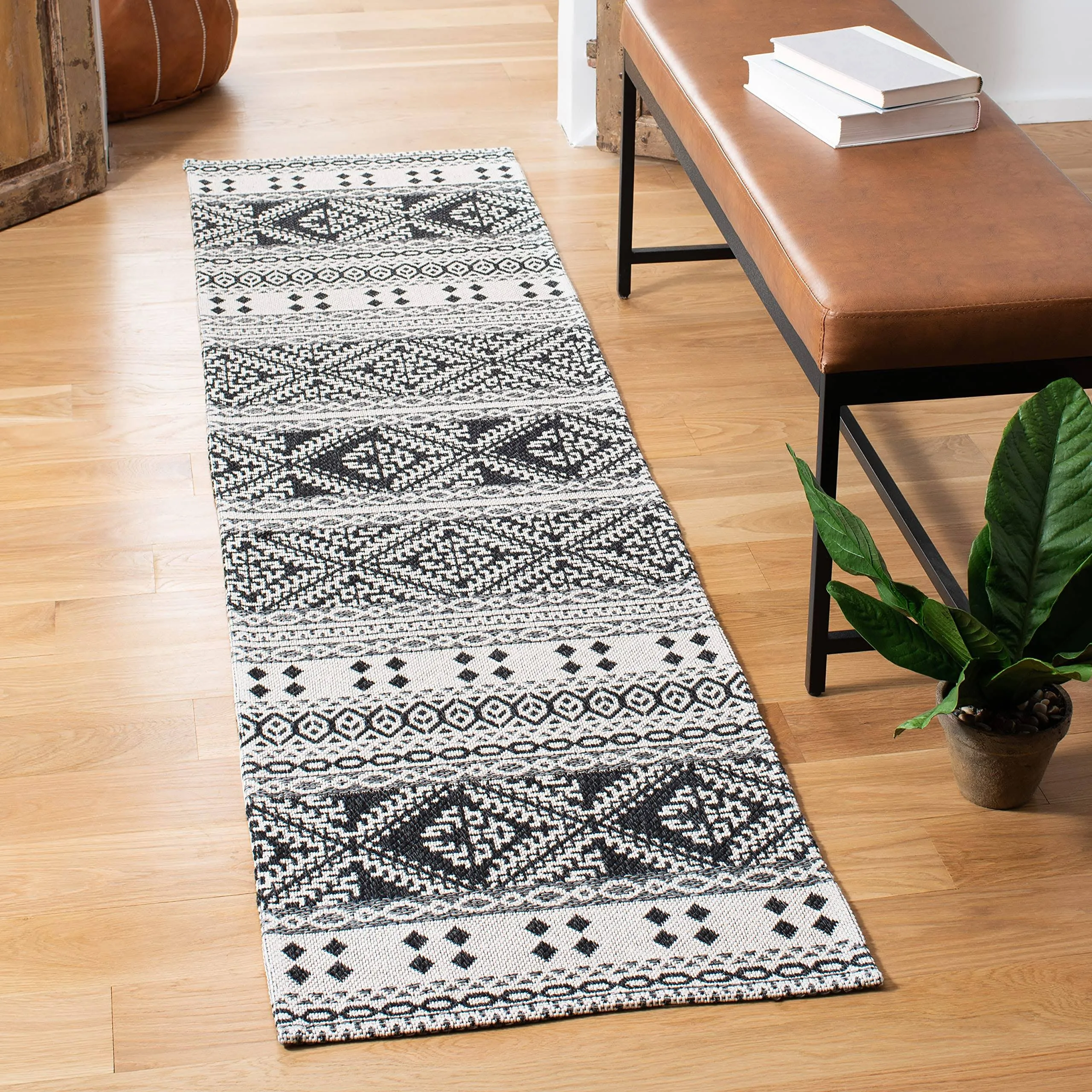 Safavieh Augustine Rug Collection AGT445Z - Black / Cream - 2' x 8'