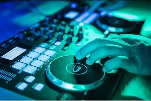 Gemini Sound GMX Versatile DJ Controller & Media Player - Compact USB/MIDI System with VirtualDJ LE, Ideal for Mobile DJs & Live Performances